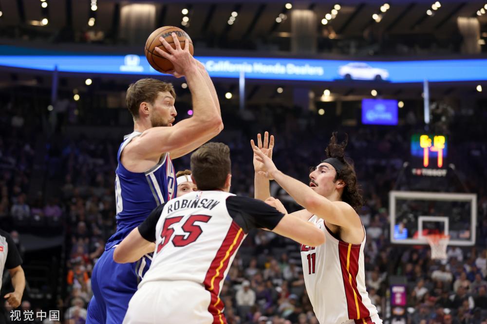 片绿茵场上 片绿茵场上